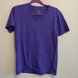 Anchorblue- basic purple T-shirt- Size small